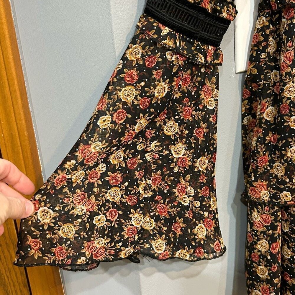 🆕 Nasty Gal I’ll be Bouquet black floral bell sleeve mini dress size 6 - Picture 3 of 13